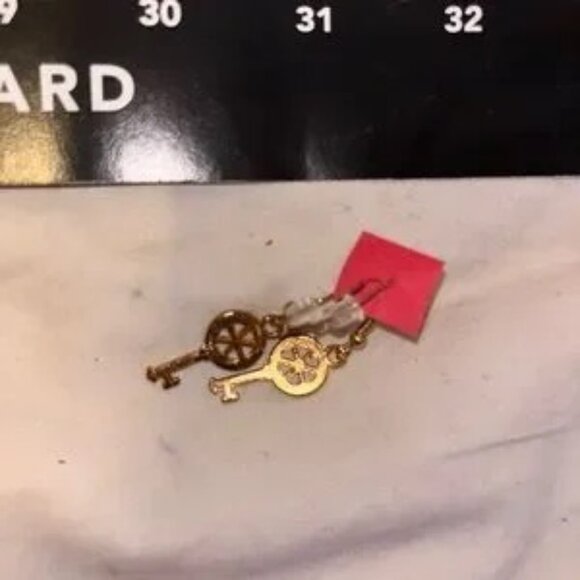 Neiman Marcus Gold Key Earrings Brass authentic nwot - Picture 2 of 2